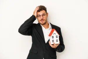 Zadłużone nieruchomości na sprzedaż – czy dług przechodzi na nabywcę?